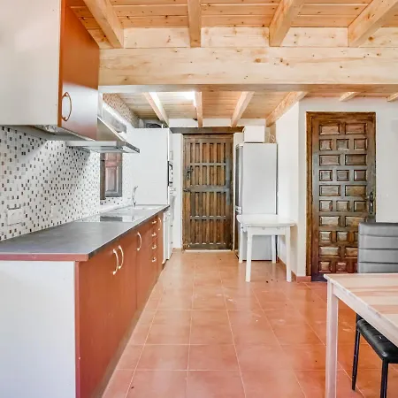 Rustic Holiday In Merilla With Valley View