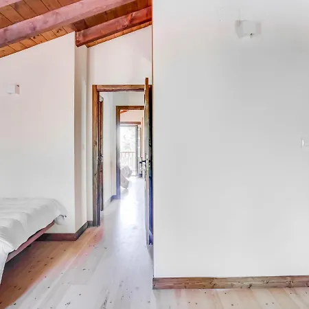 Rustic Holiday In Merilla With Valley View Morilla